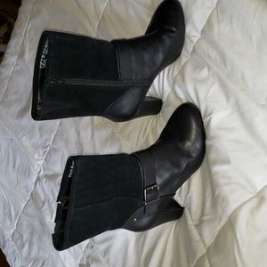 Hush Puppies Thinsulate, Black Leather Ladies Boots, Size 9.